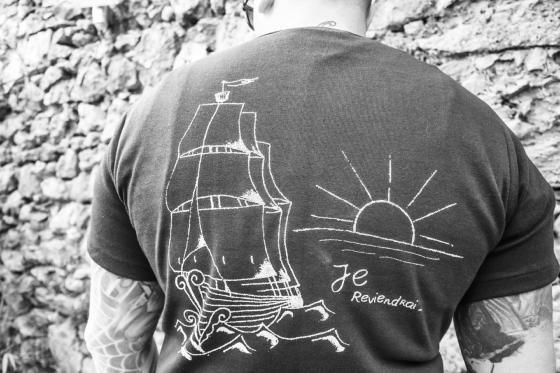 LE TRICOT "ADIEUX BEAUX REVES"