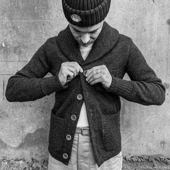 LE CARDIGAN L'ENFANT DU MALHEUR