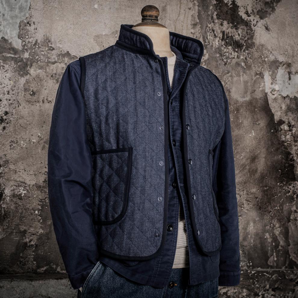 LE GILET "COL OFFICIER" MATELASSÉ RAW DENIM