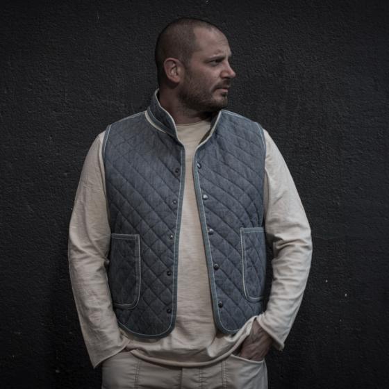 LE GILET "COL OFFICIER" MATELASSÉ - CHAMBRAY