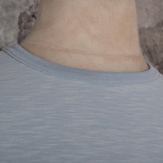 LE TRICOT FLEURS DE BAGNE "FATALITAS" LIGHT BLUE